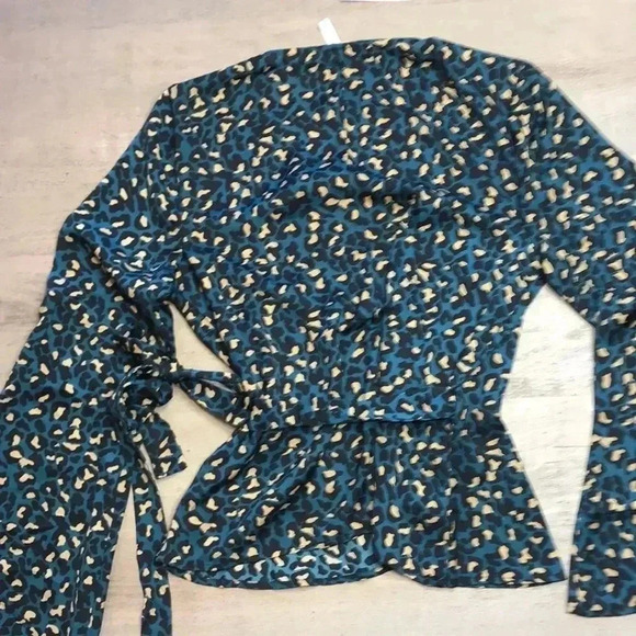 NWT BCBGeneration blouse size small - Picture 4 of 5